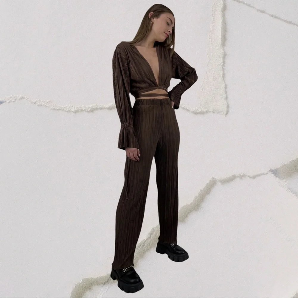 Brown two piece set - Picture 2 of 5